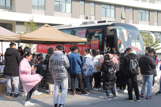 飛揚熱血青春  匯集愛心洪流——安康學(xué)院積極開展冬季獻血活動