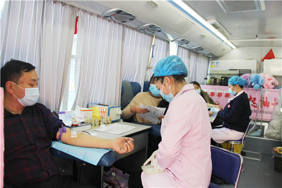 “讓愛(ài)暖冬”無(wú)償獻(xiàn)血活動(dòng)走進(jìn)白河縣中廠鎮(zhèn)同心社區(qū)