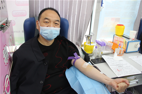 人民警察一心為民，捋袖捐血鐵血柔情——安康市公安局積極開展冬季獻(xiàn)血活動(dòng)