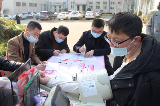 血液是生命的禮物——中國(guó)聯(lián)通安康市分公司、安康大數(shù)據(jù)運(yùn)營(yíng)有限公司聯(lián)合開展冬季應(yīng)急獻(xiàn)血活動(dòng)