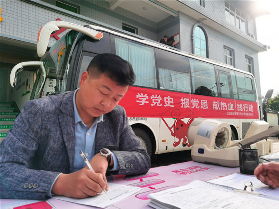 獻(xiàn)血傳真情，為黨旗添光彩 ——三元村春季無(wú)償獻(xiàn)血活動(dòng)側(cè)記