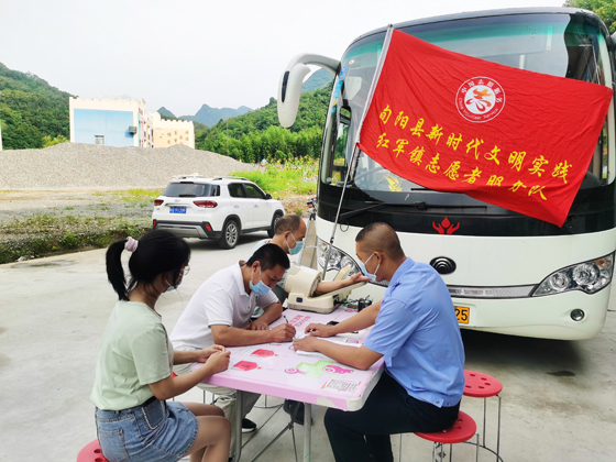 旬陽縣紅軍鎮(zhèn)開展“學(xué)黨史、辦實(shí)事”愛心獻(xiàn)血 活動