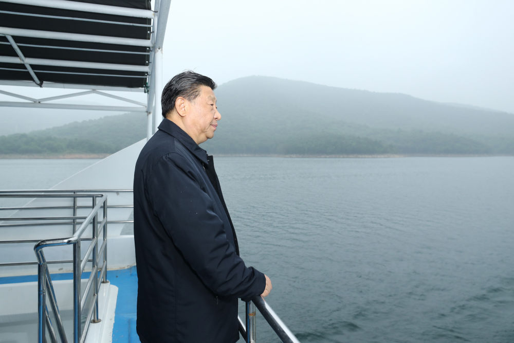 2021年5月13日下午，習(xí)近平總書記在河南南陽乘船考察丹江口水庫。